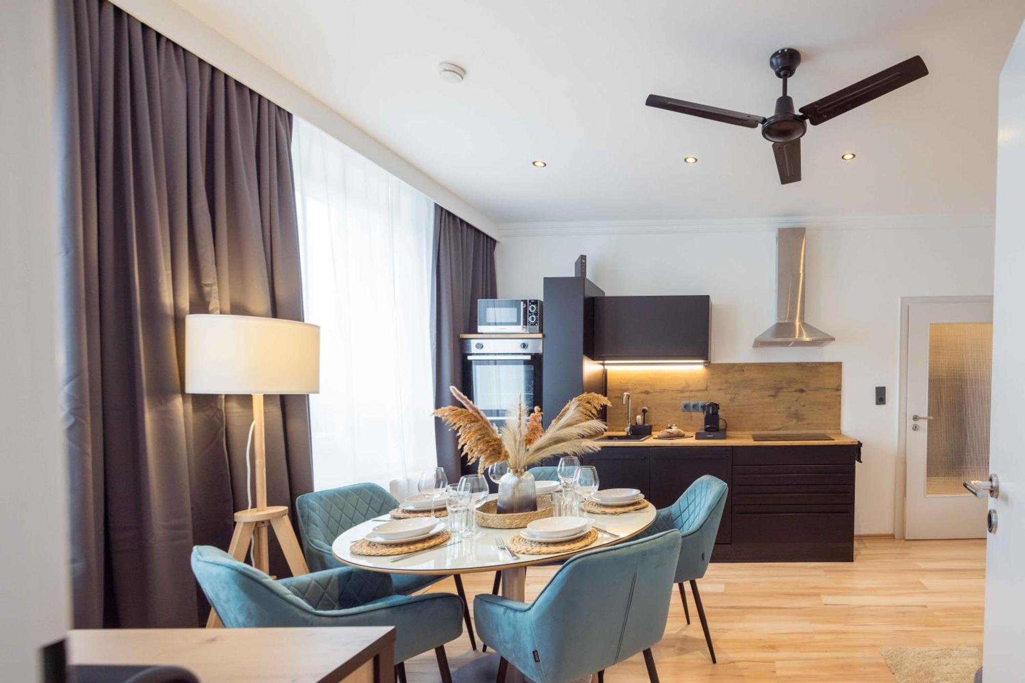 Schillerapartment Hof, Kueche, 24H Digital-Checkin, Parkplatz, Wlan250Mbit Hof  Bagian luar foto