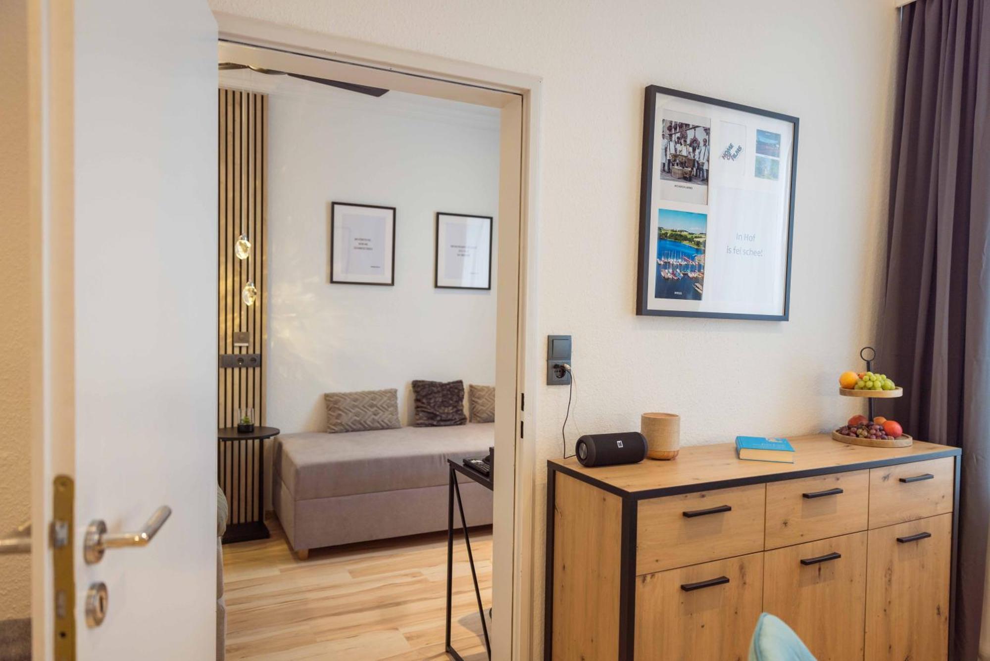 Schillerapartment Hof, Kueche, 24H Digital-Checkin, Parkplatz, Wlan250Mbit Hof  Bagian luar foto