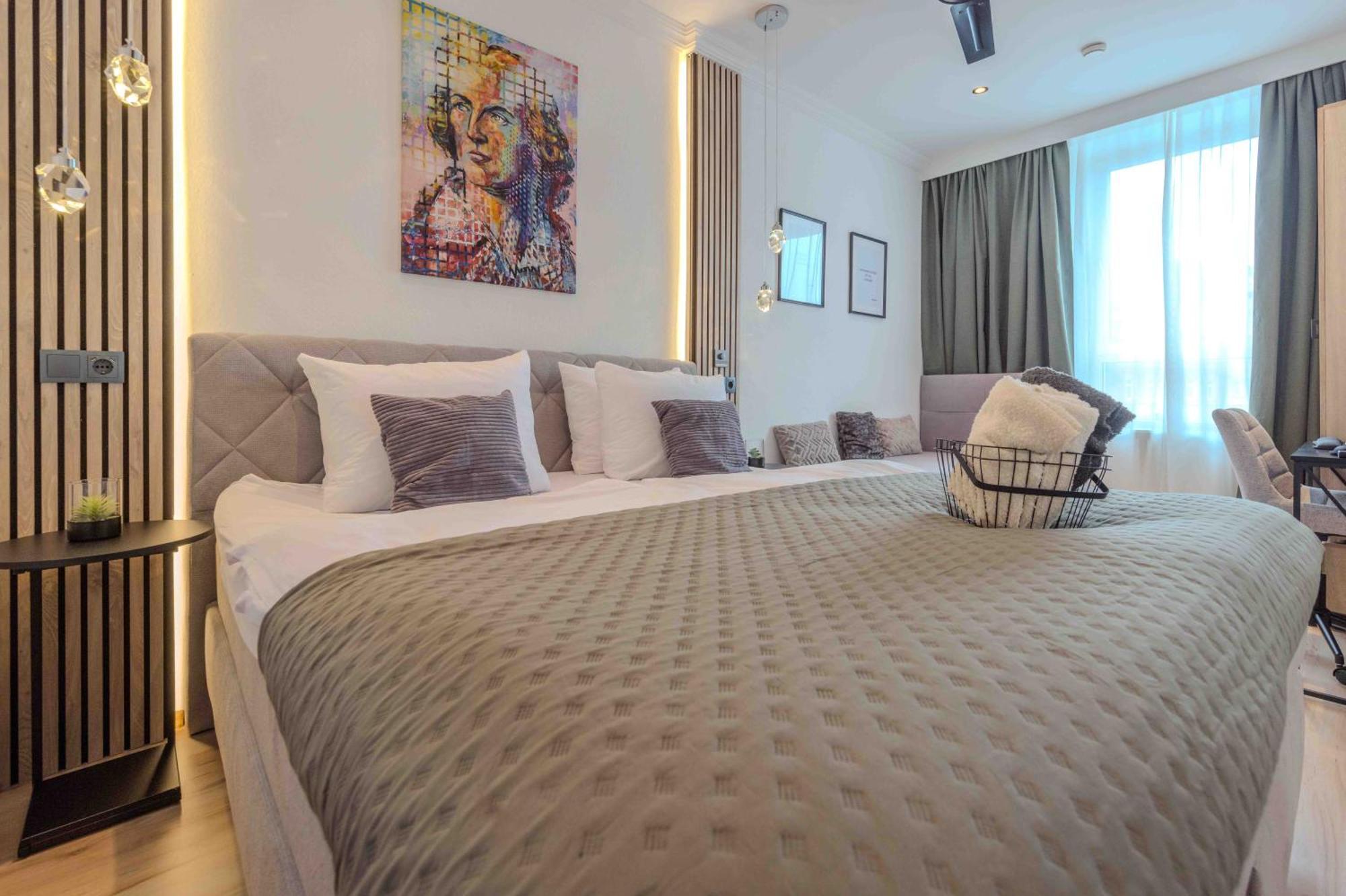 Schillerapartment Hof, Kueche, 24H Digital-Checkin, Parkplatz, Wlan250Mbit Hof  Bagian luar foto