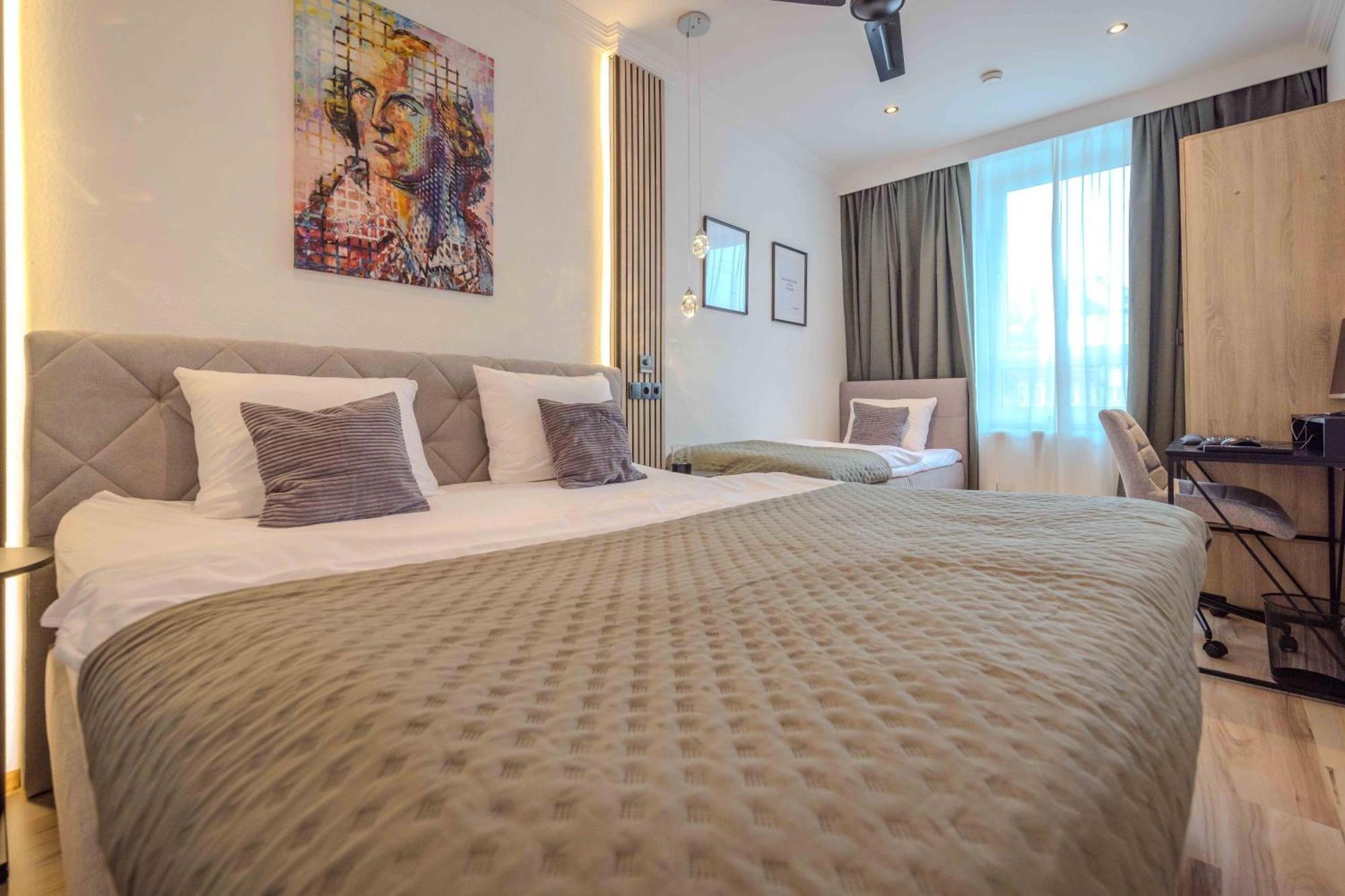 Schillerapartment Hof, Kueche, 24H Digital-Checkin, Parkplatz, Wlan250Mbit Hof  Bagian luar foto