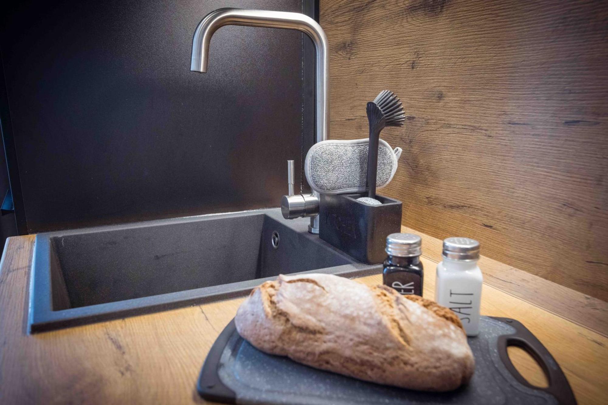 Schillerapartment Hof, Kueche, 24H Digital-Checkin, Parkplatz, Wlan250Mbit Hof  Bagian luar foto