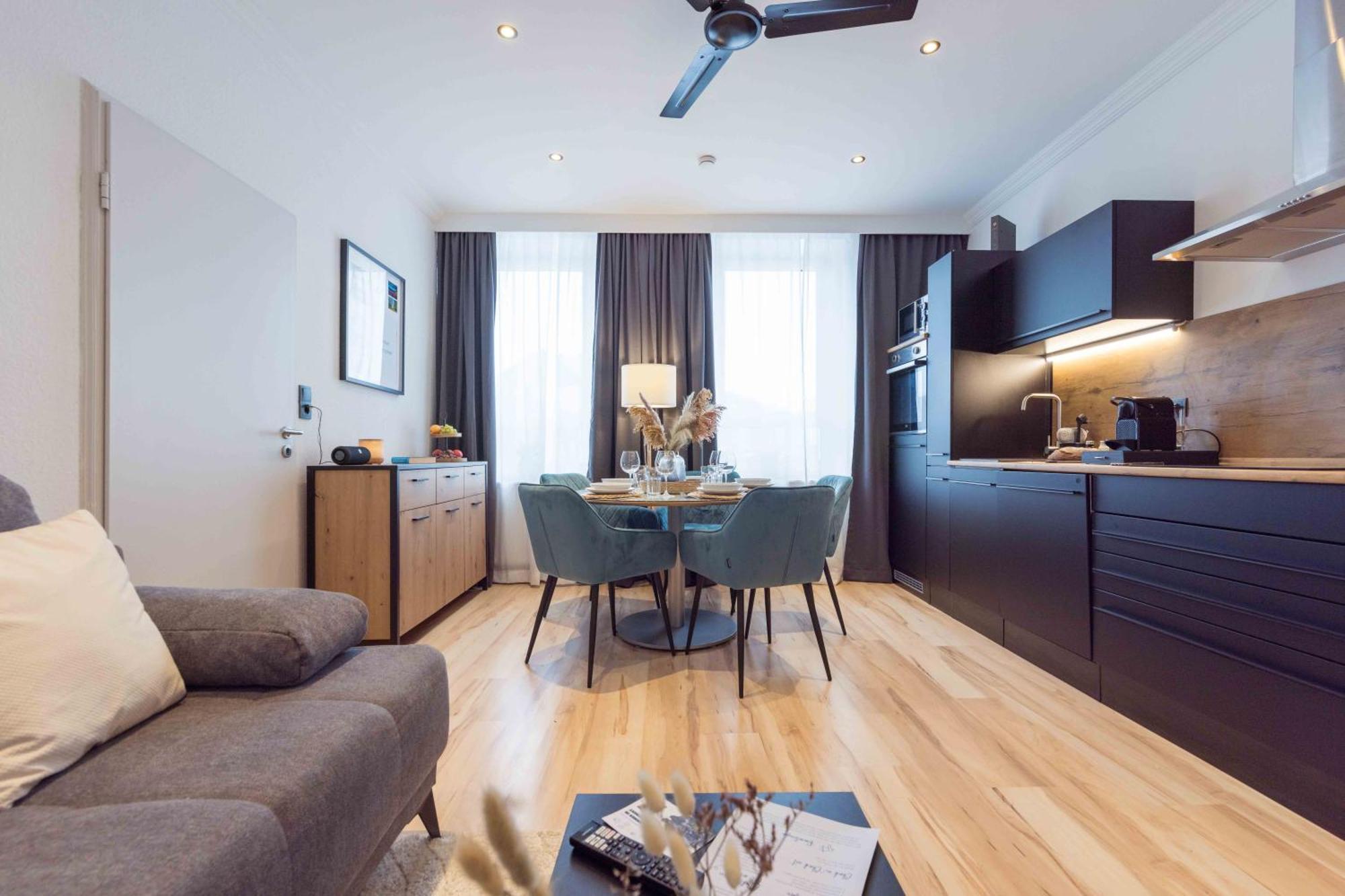Schillerapartment Hof, Kueche, 24H Digital-Checkin, Parkplatz, Wlan250Mbit Hof  Bagian luar foto