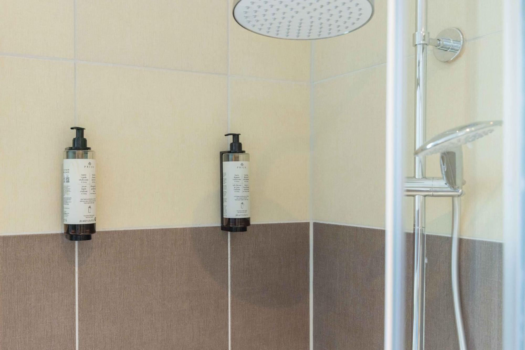 Schillerapartment Hof, Kueche, 24H Digital-Checkin, Parkplatz, Wlan250Mbit Hof  Bagian luar foto