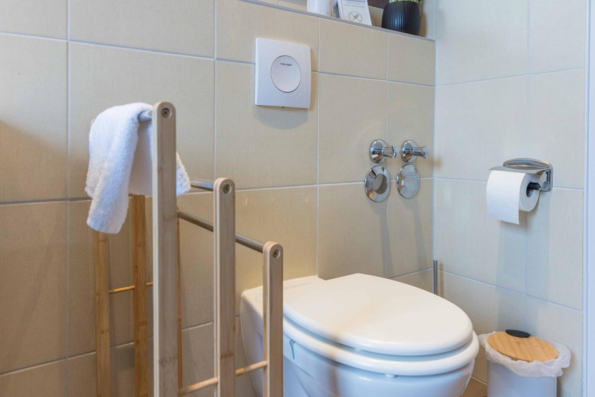 Schillerapartment Hof, Kueche, 24H Digital-Checkin, Parkplatz, Wlan250Mbit Hof  Bagian luar foto