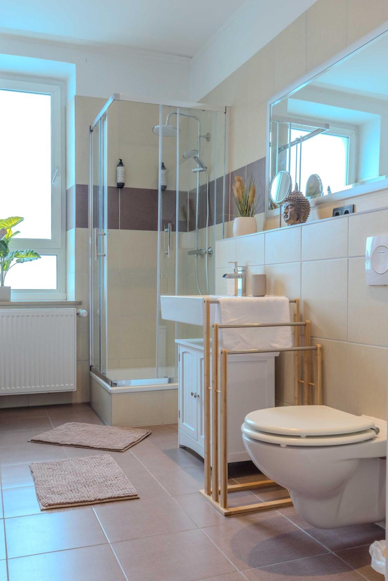 Schillerapartment Hof, Kueche, 24H Digital-Checkin, Parkplatz, Wlan250Mbit Hof  Bagian luar foto
