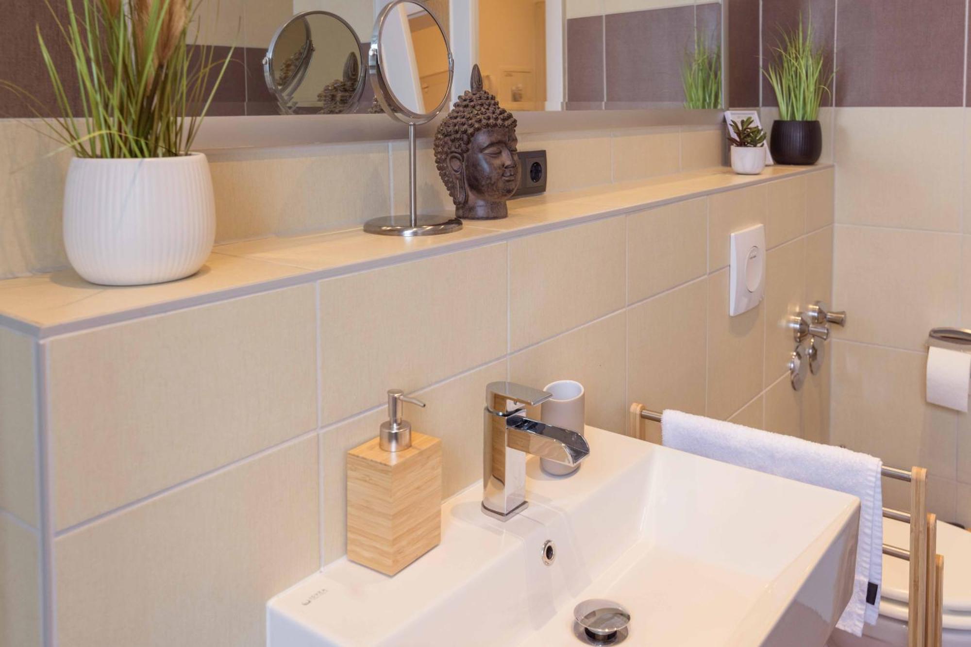 Schillerapartment Hof, Kueche, 24H Digital-Checkin, Parkplatz, Wlan250Mbit Hof  Bagian luar foto