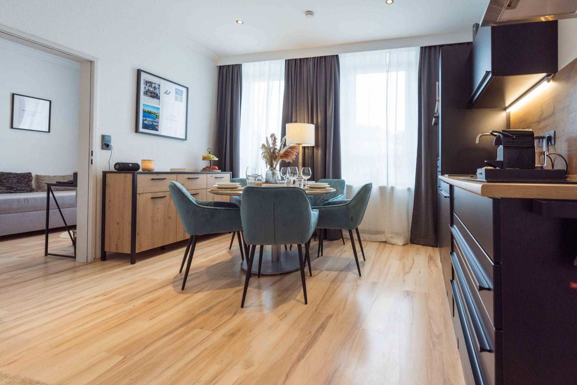 Schillerapartment Hof, Kueche, 24H Digital-Checkin, Parkplatz, Wlan250Mbit Hof  Bagian luar foto