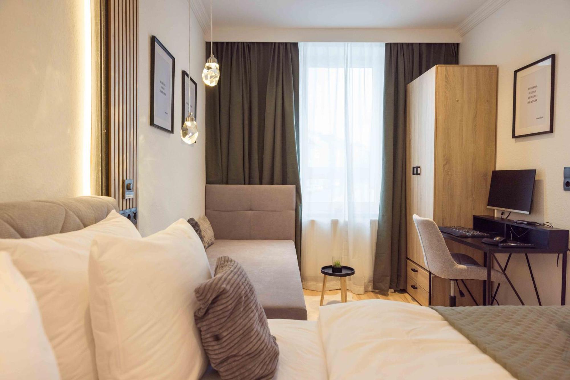 Schillerapartment Hof, Kueche, 24H Digital-Checkin, Parkplatz, Wlan250Mbit Hof  Bagian luar foto